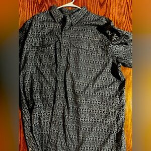 Gray short sleeve ariat shirt XL